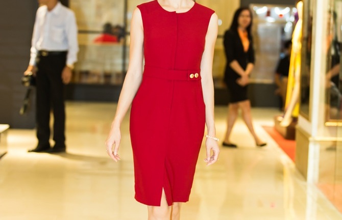 Mặc đầm đẹp chốn công sở như Ngọc Anh